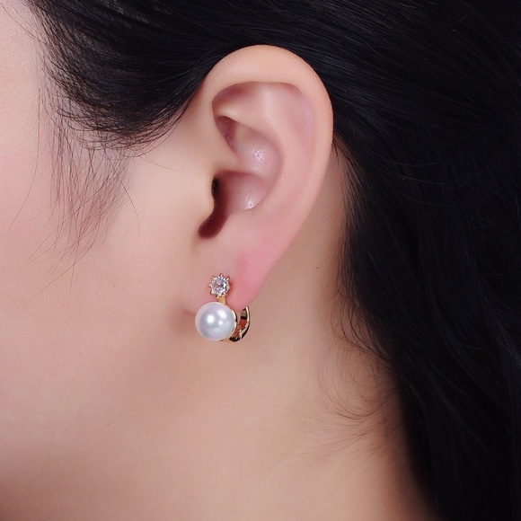 Black or white pearl U-shaped hoop earrings - Picture 2 of 6